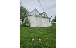 400 NE 5th Street, Fairfield, IL 62837