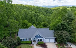 105 Spring Path, Hendersonville, NC 28739