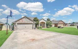 916 Isabella Lane, Altus, OK 73521