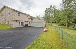 35 Zelenke Drive, North Greenbush, NY 12198