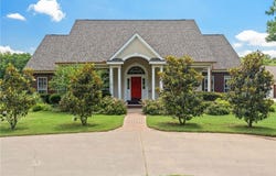 300 Barcliff LN, Ozark, AR 72949