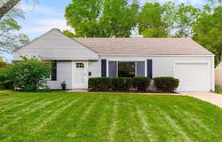 7652 Rainbow Drive, Prairie Village, KS 66208