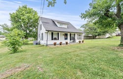 689 Mooreland Avenue, Harrodsburg, KY 40330