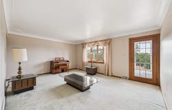 513 McMahon Dr., North Huntingdon, PA 15642