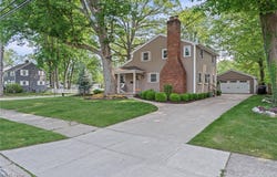 577 Canterbury Road, Bay Village, OH 44140