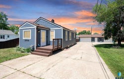 2004 E Mulberry St, Sioux Falls, SD 57103