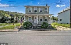 2 CHESTNUT STREET, LENHARTSVILLE, PA 19534