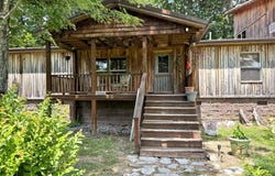 681 Jellon Dr, Mountain View, AR 72560