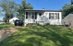 3290 W Tennyson Avenue, St Louis, MO 63114