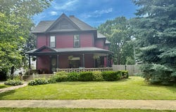 314 1st St NW, Clarion, IA 50525
