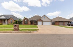 1109 N Charlotte Terrace, Mustang, OK 73064