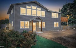 1601 NW Oceanview Drive, Waldport, OR 97394