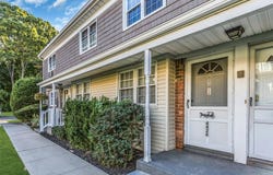4426 Wilshire Lane, Oakdale, NY 11769