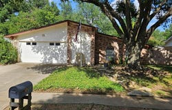 2705 Creekview Drive, Arlington, TX 76016