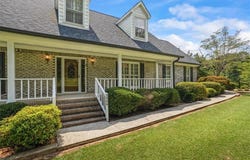 3906 Laurens Ln, Snellville, GA 30039
