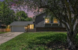 6704 Lakeshore Drive, Raytown, MO 64133