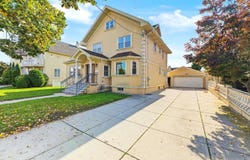 30 North Drive, Whitestone, NY 11357