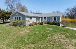 9 Evas Drive, Brookfield, CT 06804