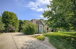 1021 SW Summit Falls Drive, Lee's Summit, MO 64081