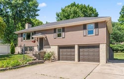 418 SW STRATFORD Road, Lee's Summit, MO 64081