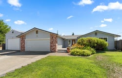 7680 Gladstone Avenue, White City, OR 97503