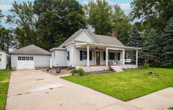 805 W 3RD Street, Delavan, IL 61734