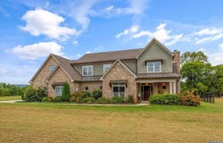 329 Sharps Cove Road, Gurley, AL 35748
