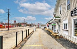 606 Metacom Avenue, Warren, RI 02885