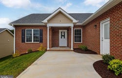 5 RIVER OAK DR, STAUNTON, VA 24401