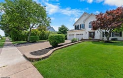 17 Rolling Hills Dr, Franklin Twp., NJ 08873-5330
