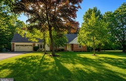 302 BRIDGEBORO Road, MOORESTOWN, NJ 08057