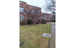 250 Central Avenue, Lawrence, NY 11559