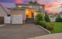 4 Wilshire Court, Freeport, NY 11520