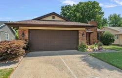 10 HOLLYBROOK Drive, Springfield, IL 62702