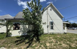 403 W Van Buren Street, Centerville, IA 52544
