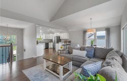 2712 E Sycamore Street, Tonganoxie, KS 66086