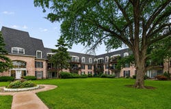 5200 CARRIAGEWAY Drive, Rolling Meadows, IL 60008