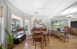 2961 S Delaware Ave, Milwaukee, WI 53207