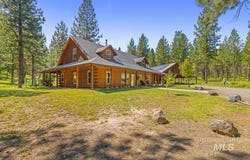 1076 Swenson Ln, Deary, ID 83823