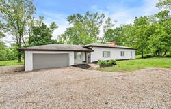2911 W Delmar Avenue, Godfrey, IL 62035