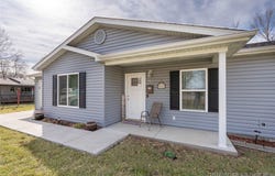 208 E.Jemphrey Street, Eldon, MO 65026