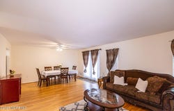 17 Heritage Court, Ewing, NJ 08628