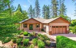 360 Park Drive, Shady Cove, OR 97539
