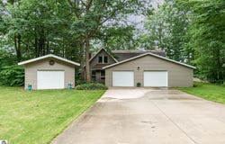 7670 Five Lakes Drive, Farwell, MI 48622