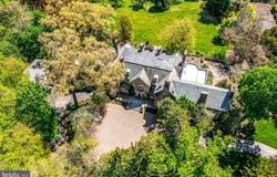 220 RAVENSCLIFF RD, WAYNE, PA 19087