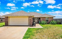 110 Arapaho St, Geronimo, OK 73543