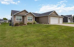 6906 Stone Meadow Drive SW, Cedar Rapids, IA 52404