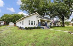 809 N Oak Street, Morrilton, AR 72110