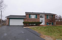 25 Bernie Circle, Maryland Heights, MO 63043