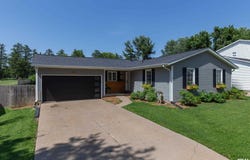 1924 E RUSHOLME Street, Davenport, IA 52803